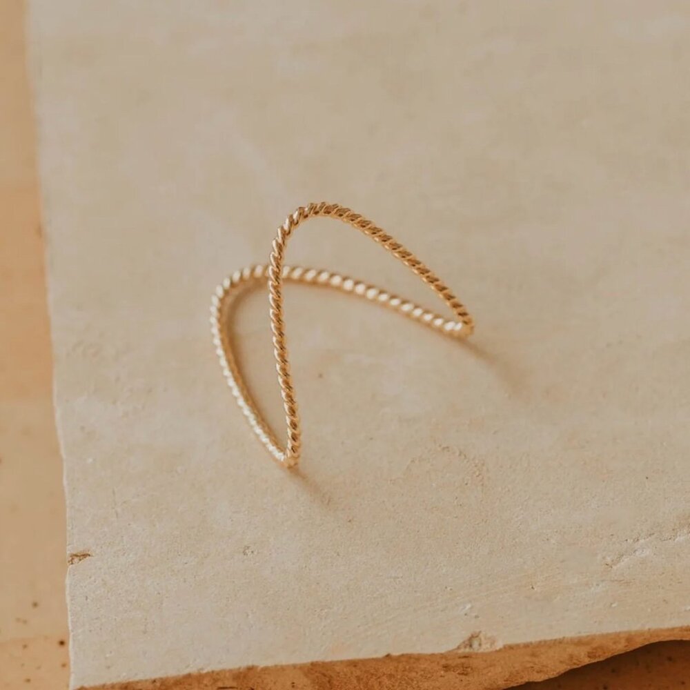 Hello Adorn Twisted Swell Ring Size 8